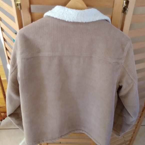 Ladies Corduroy Jacket....Sherpa lined inside, zip up front. Large....Like new - Picture 3 of 6